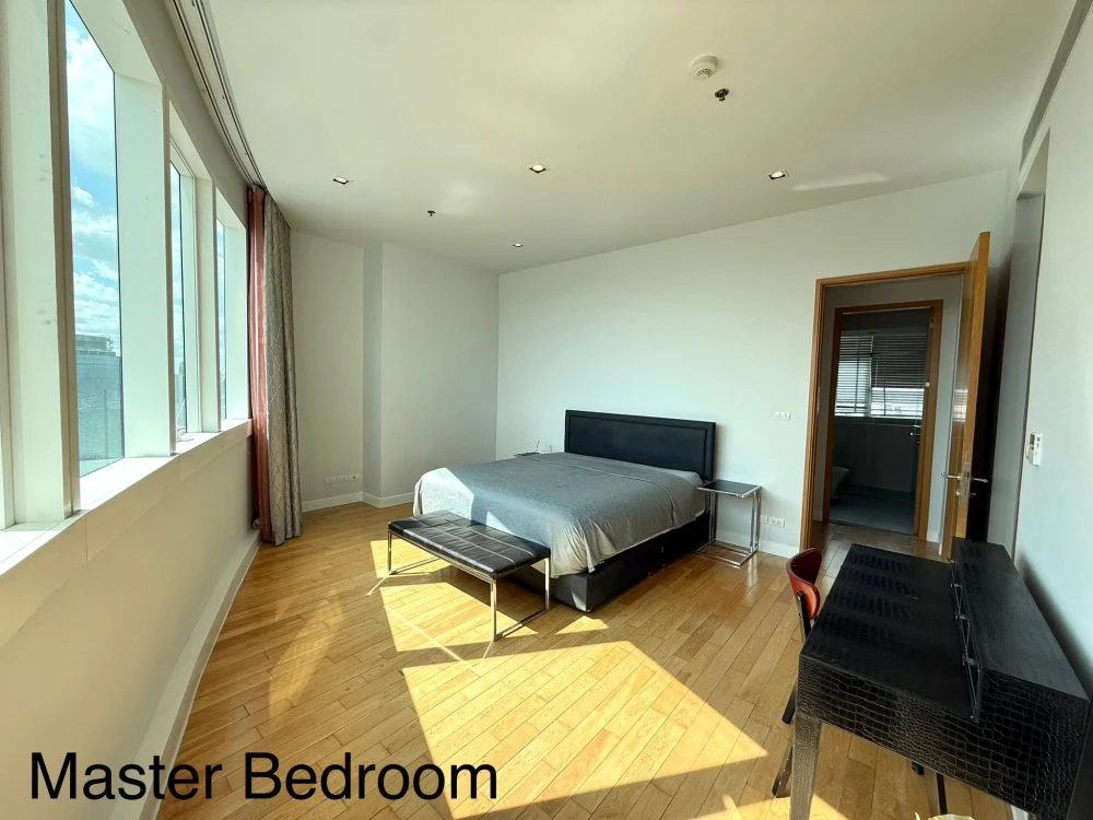 For rent: Millennium Residence (Sukhumvit 16). The room is on the highest floor. The view is very beautiful from every corner of the room. If you miss