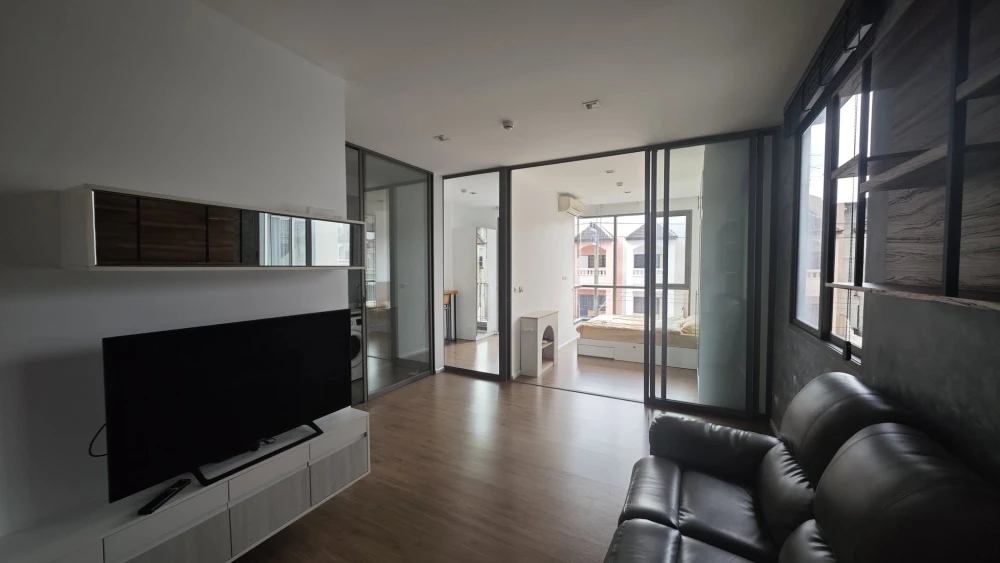 For rent MITI Condo Ladprao-Wanghin, large room, comfortable, lots of usable space, I must say you must book.