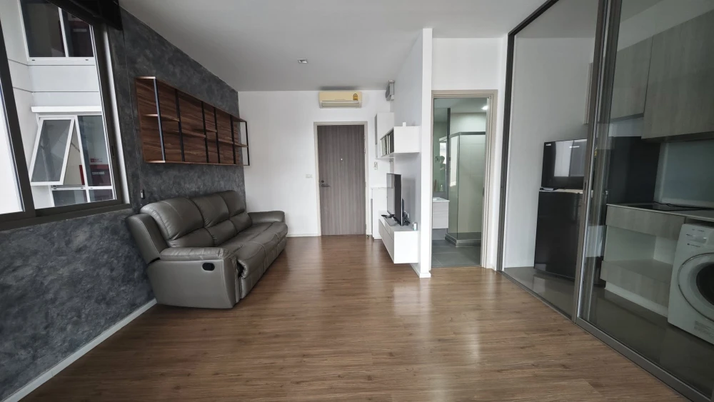 For rent MITI Condo Ladprao-Wanghin, large room, comfortable, lots of usable space, I must say you must book.