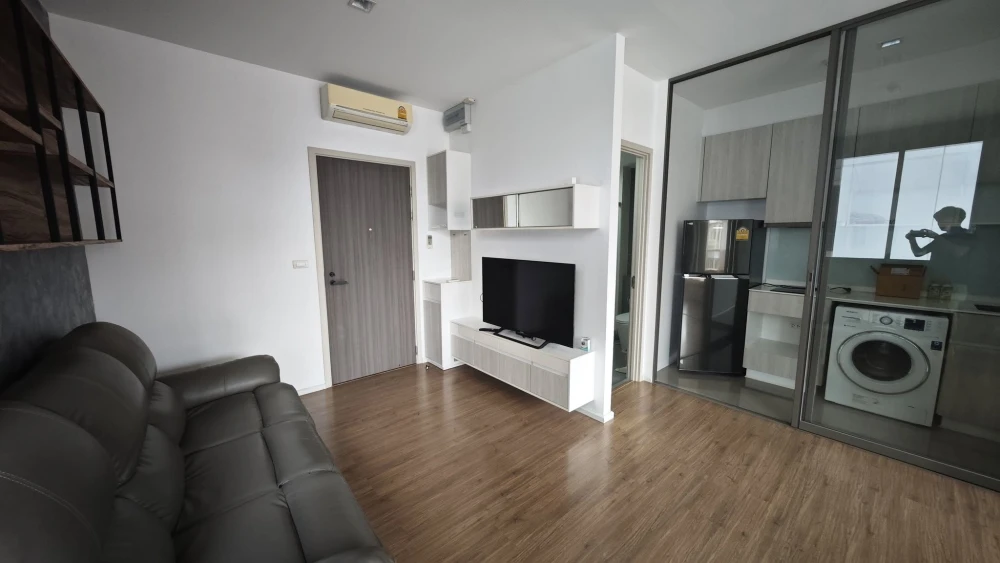 For rent MITI Condo Ladprao-Wanghin, large room, comfortable, lots of usable space, I must say you must book.