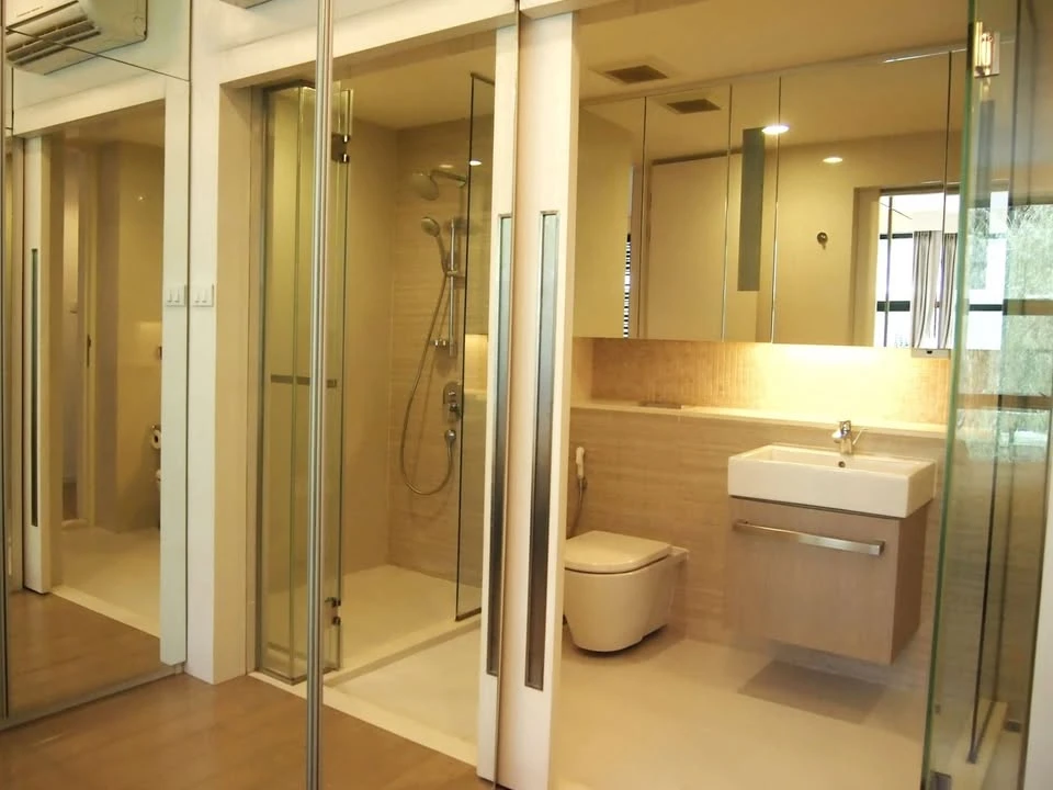 For rent, mode sukhumvit 61, swimming pool view, balcony, fully furnished, beautiful decoration, very pleasant atmosphere.