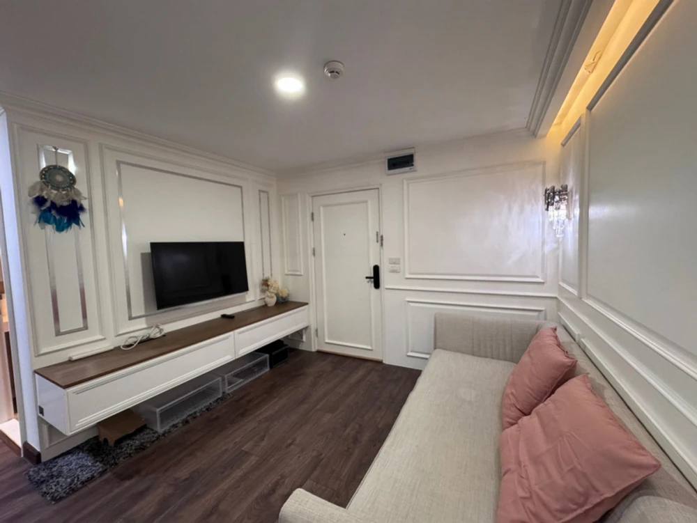 Modern condo for rent at The Forest Rama 2-Eakchai. Beautifully decorated unit. Book now!