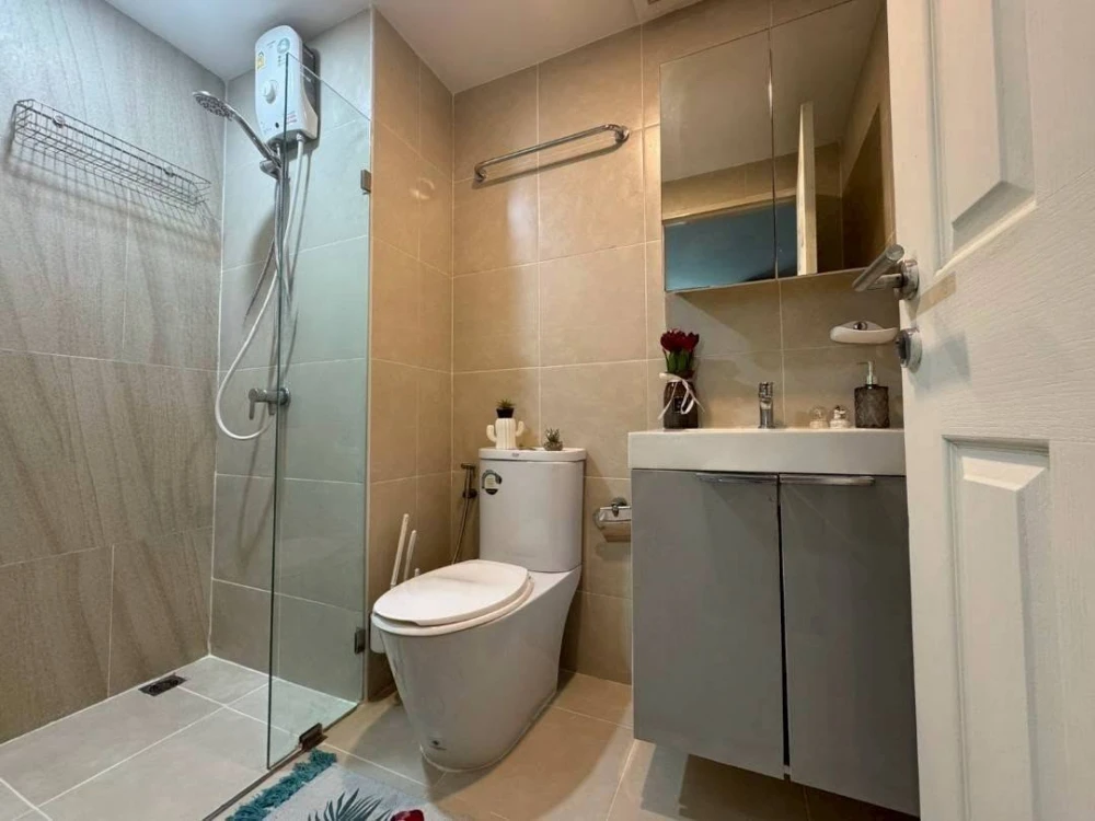 Modern condo for rent, Charansanitwong 79, Modern Luxury building, corner unit with glass partition to balcony, fully furnished and equipped with appl