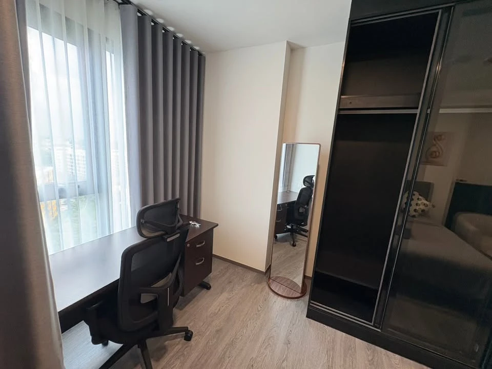 For rent: Studio unit at Modiz Avantgarde. Features a 2.6-meter high ceiling, beautiful, fully-furnished interiors, and a complete range of amenities—