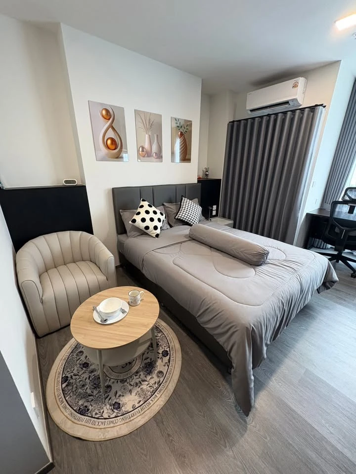 For rent: Studio unit at Modiz Avantgarde. Features a 2.6-meter high ceiling, beautiful, fully-furnished interiors, and a complete range of amenities—