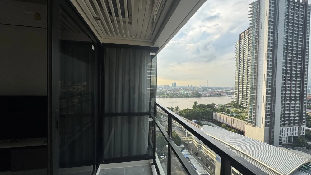 For rent: Modiz Collection BangPho. Nice room, great location, beautiful Chao Phraya River view, fully furnished. Book now!