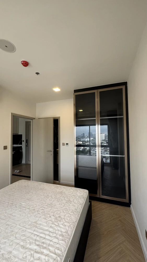For rent: Modiz Collection BangPho. Nice room, great location, beautiful Chao Phraya River view, fully furnished. Book now!