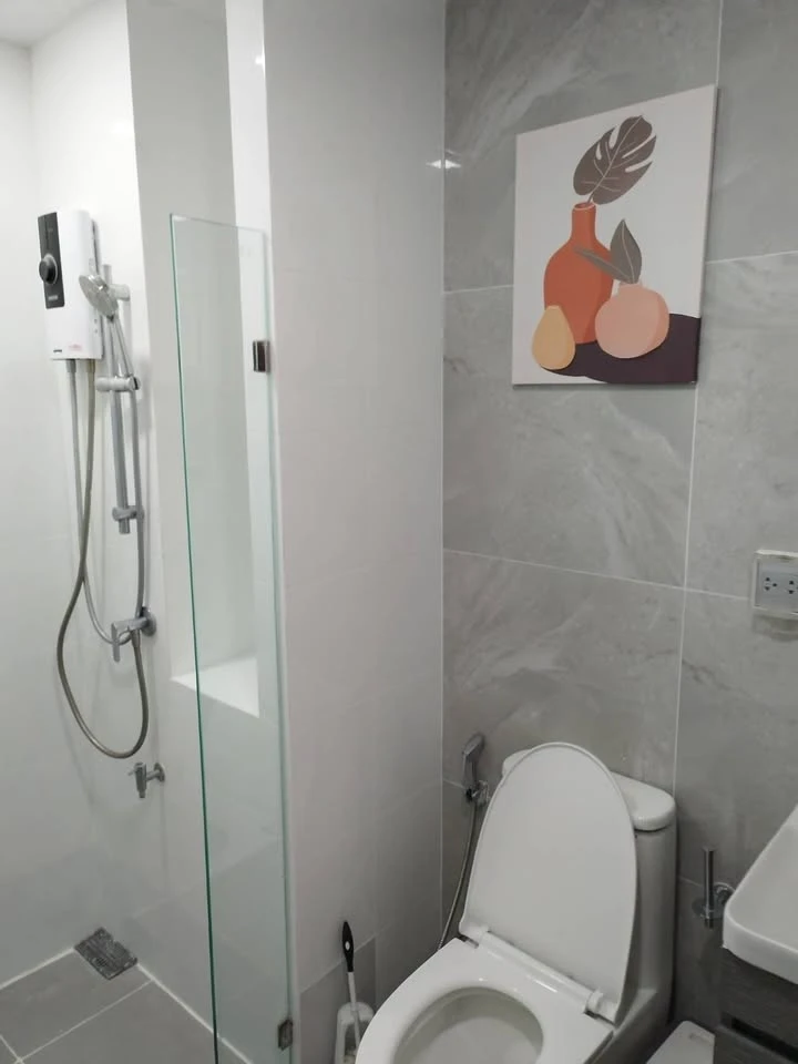 For rent: Modiz Rhyme Ramkhamhaeng, high floor unit, fully furnished. Book now!