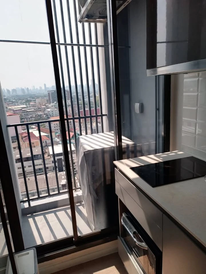 For rent: Modiz Rhyme Ramkhamhaeng, high floor unit, fully furnished. Book now!