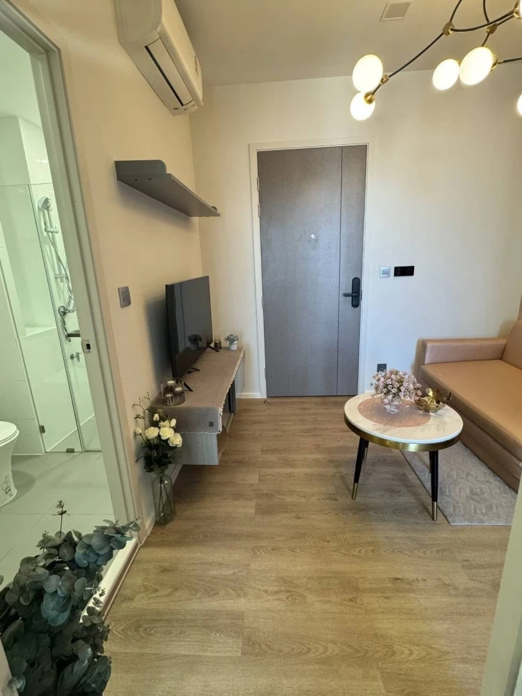 For rent: Modiz Rhyme Ramkhamhaeng, high floor unit, decorated in pink tones. Book now!
