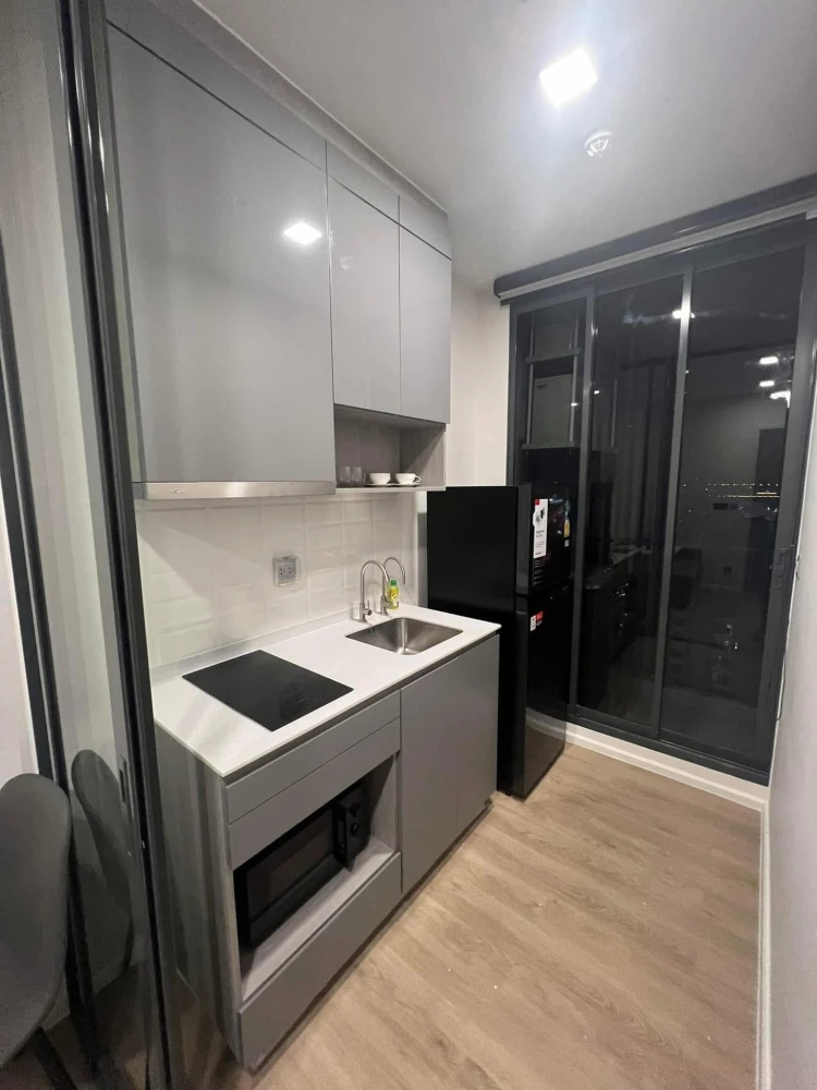 For rent: Modiz Rhyme Ramkhamhaeng, 12th floor, airy room, high ceiling, not stuffy, beautiful view, fully furnished, ready to move in.