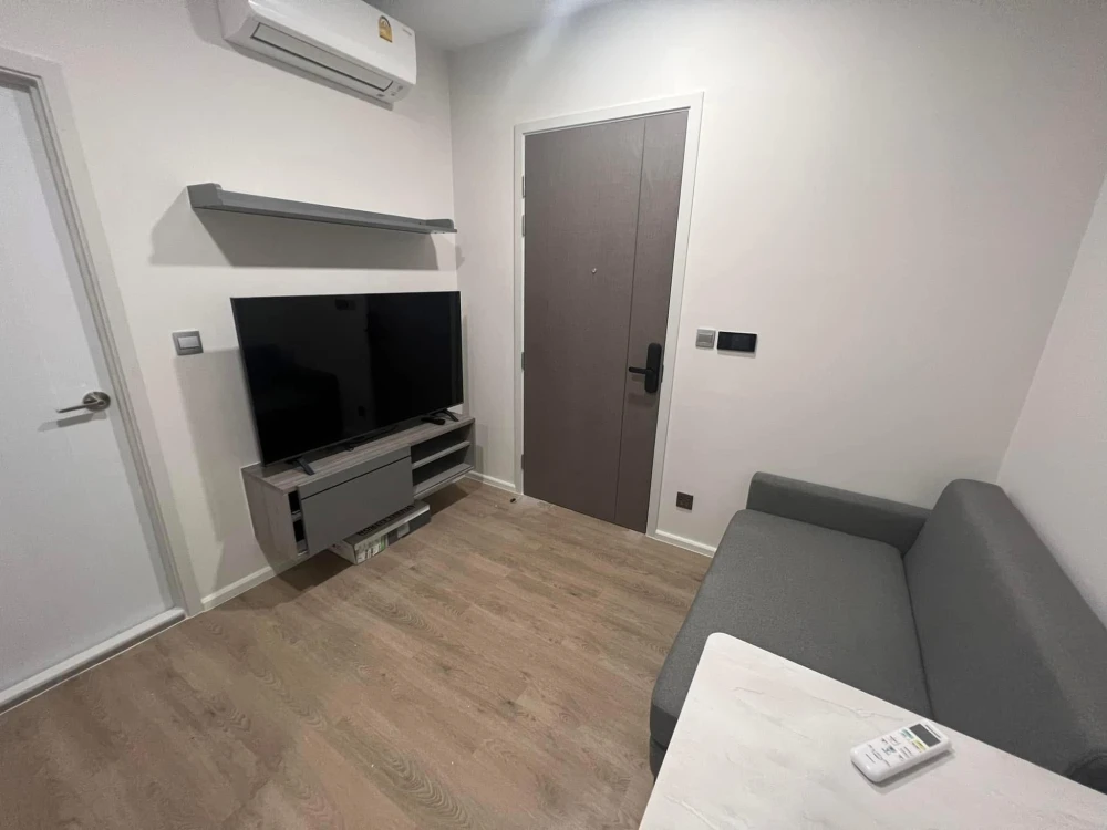 For rent: Modiz Rhyme Ramkhamhaeng, 12th floor, airy room, high ceiling, not stuffy, beautiful view, fully furnished, ready to move in.