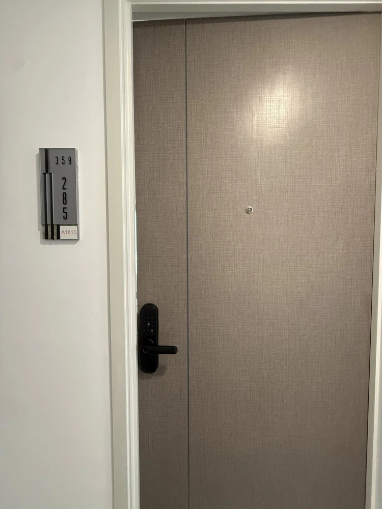 For rent: Modiz Rhyme Ramkhamhaeng. Beautiful room with a warm, homey atmosphere. The room features built-in furniture for practicality and a unique d