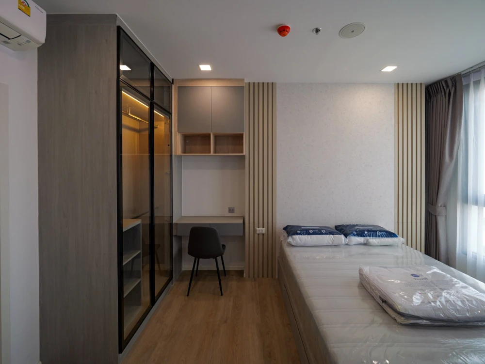 For rent: Modiz Rhyme Ramkhamhaeng. Beautiful room with a warm, homey atmosphere. The room features built-in furniture for practicality and a unique d