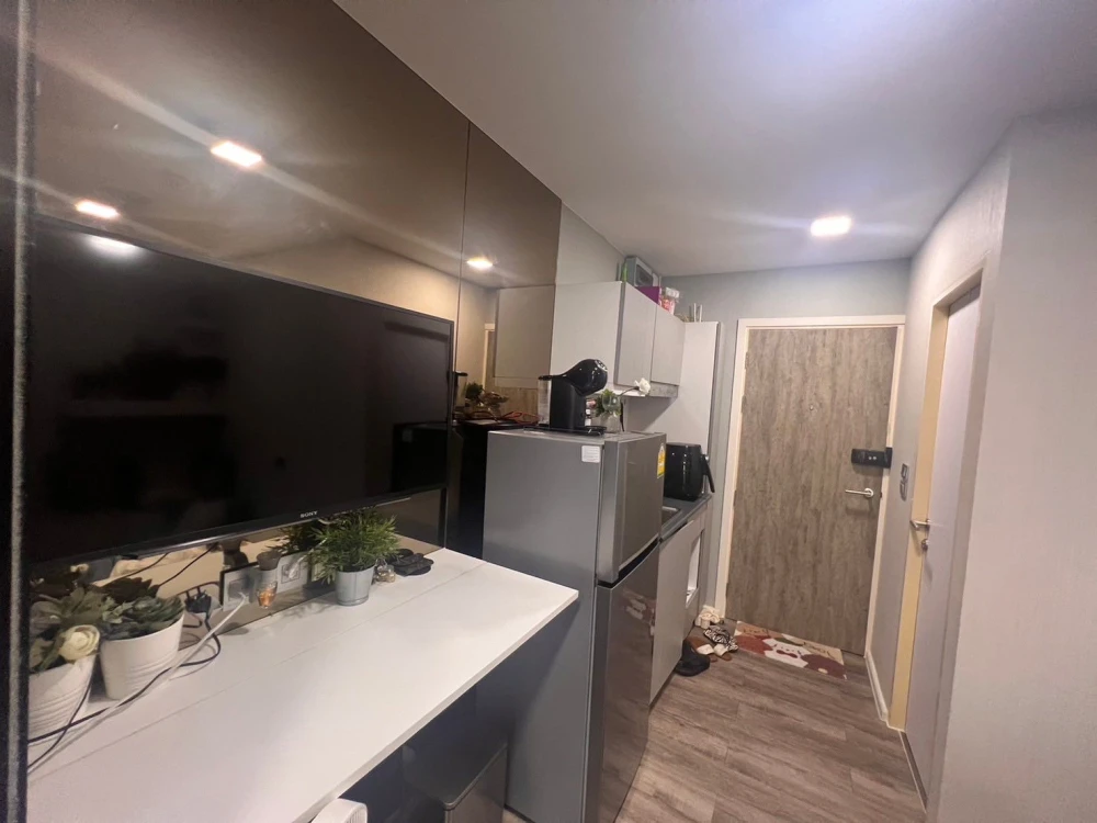 For rent: Modiz Station, a lovely room with complete furniture and appliances. Just bring your bags and move in!
