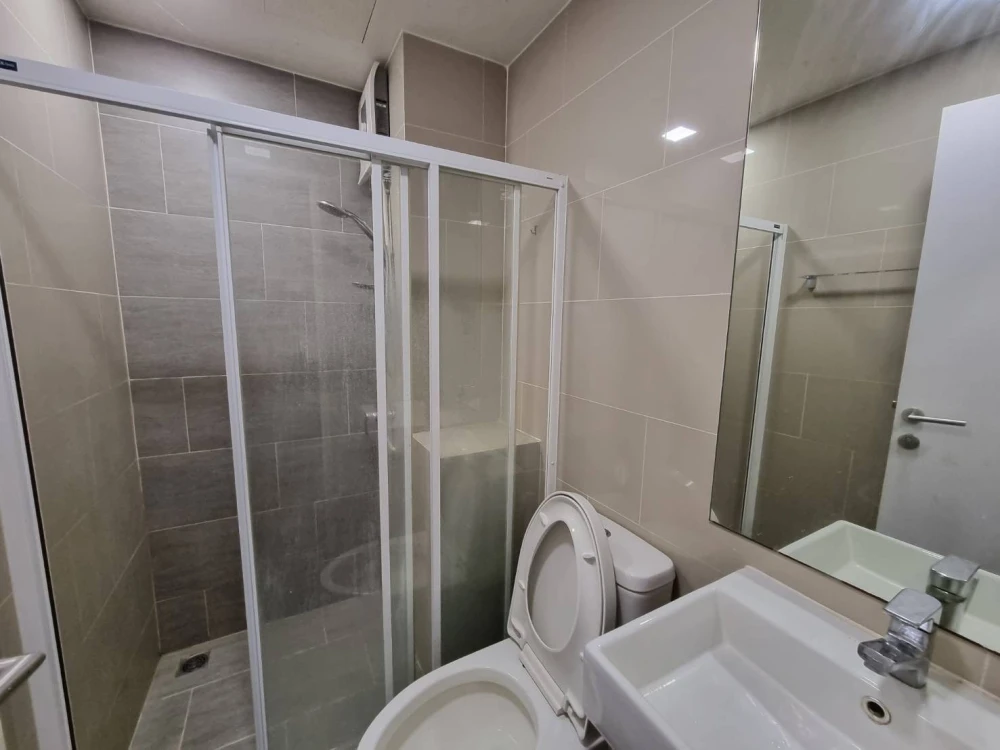 For rent: Modiz Station, a lovely room with complete furniture and appliances. Just bring your bags and move in!