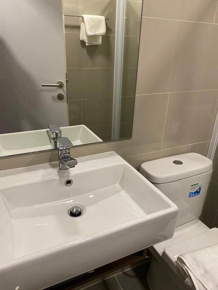 For rent: Modiz Station, a lovely room with complete furniture and appliances. Just bring your bags and move in!