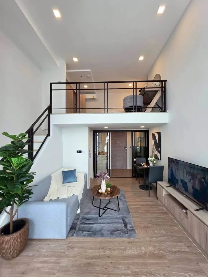 For rent: Modiz Sukhumvit 50, a ready-to-move-in condo with a stunning Chao Phraya River view! Fully furnished, complete with all functions.
