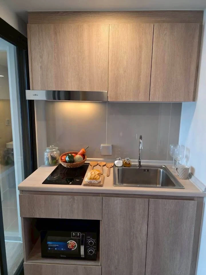 For rent: Modiz Sukhumvit 50, a ready-to-move-in condo with a stunning Chao Phraya River view! Fully furnished, complete with all functions.