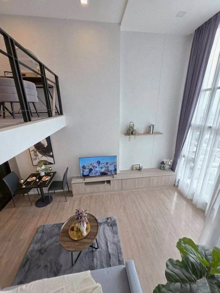 For rent: Modiz Sukhumvit 50, a ready-to-move-in condo with a stunning Chao Phraya River view! Fully furnished, complete with all functions.