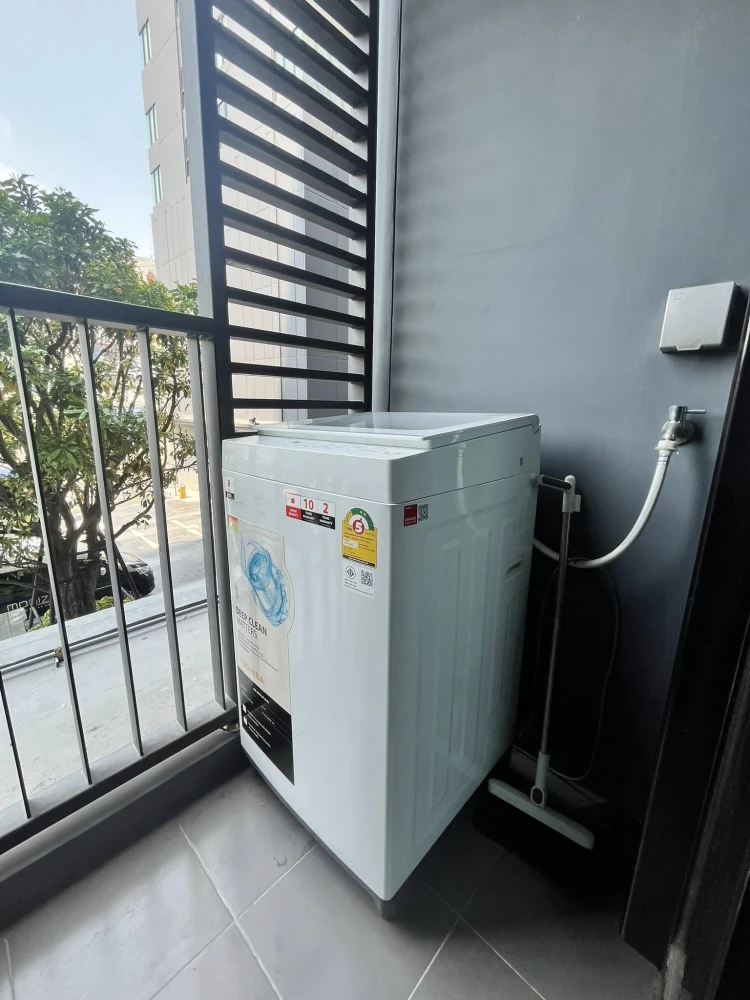 For rent: Modiz Sukhumvit 50, 2nd floor, fully furnished room, nice to live in. If interested, hurry and reserve now. Don't miss out.