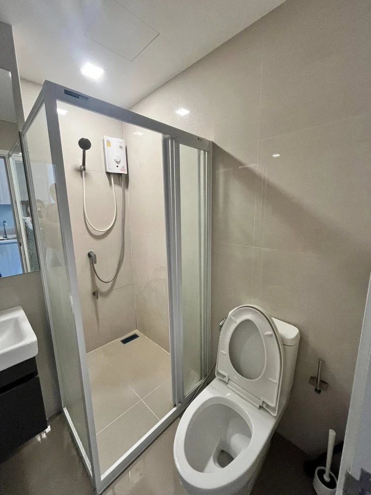 For rent: Modiz Sukhumvit 50, 2nd floor, fully furnished room, nice to live in. If interested, hurry and reserve now. Don't miss out.