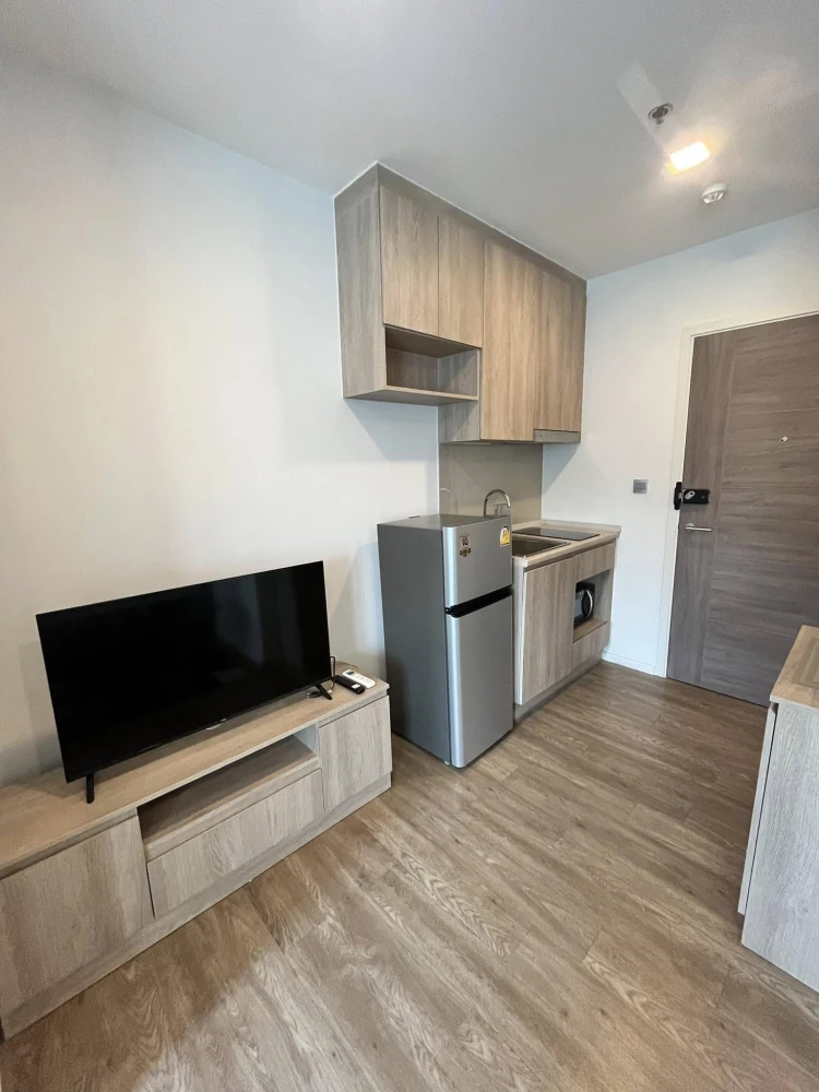 For rent: Modiz Sukhumvit 50, 2nd floor, fully furnished room, nice to live in. If interested, hurry and reserve now. Don't miss out.