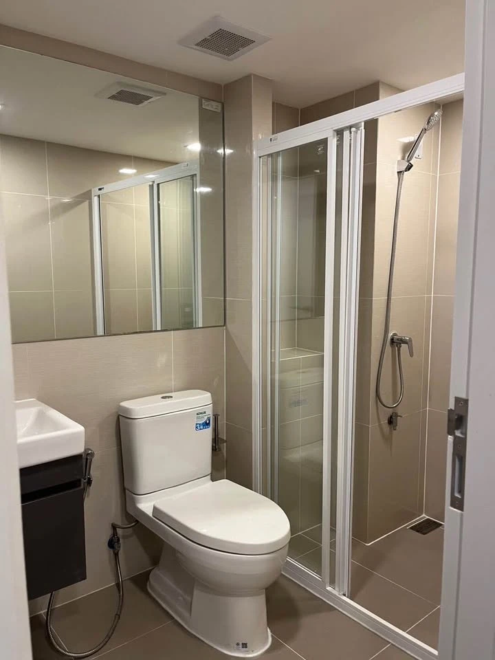For rent: Modiz Sukhumvit 50, spacious room, comfortable living, high floor, furnished + appliances ready, hurry and reserve now!