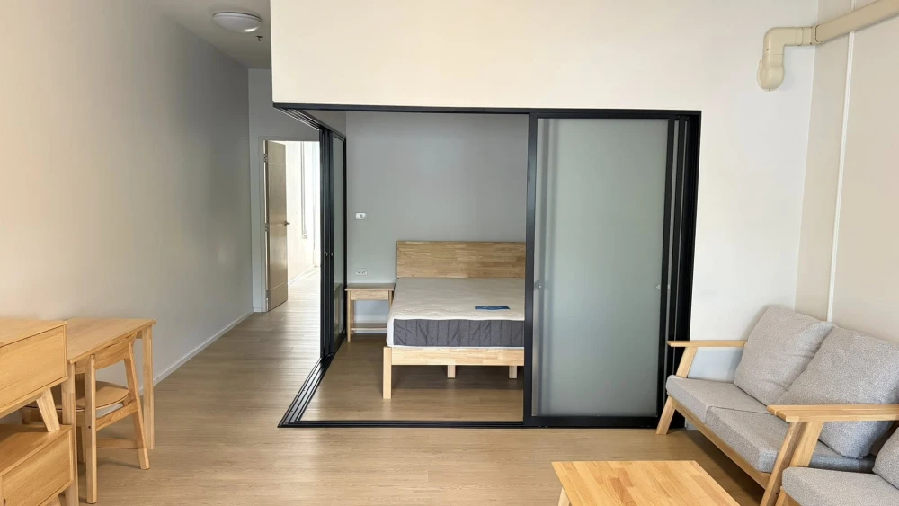 For rent: Mori Condominium, Muang Thong Thani. Spacious room, ready to move in, fully furnished. Book now!