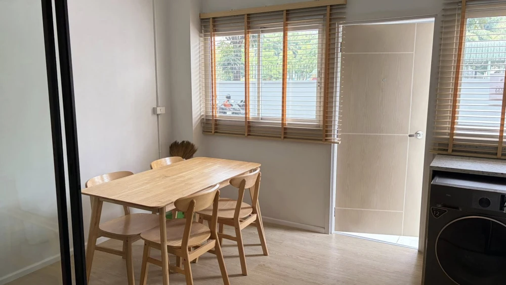 For rent: Mori Condominium, Muang Thong Thani. Spacious room, ready to move in, fully furnished. Book now!
