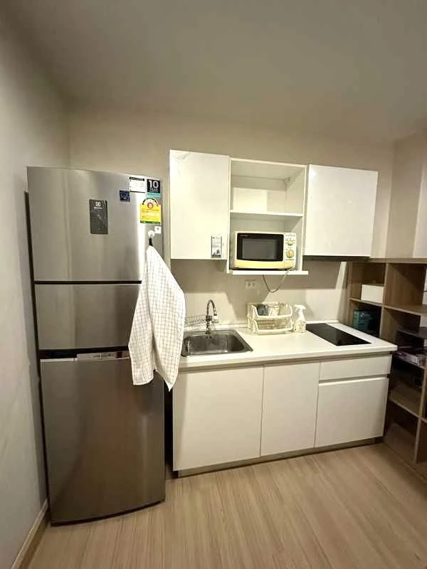 For rent: Motif Condo Sathorn – Wongwian Yai, high floor unit, fully furnished, spacious and comfortable, well-divided rooms. Book now!