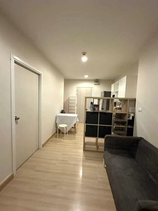 For rent: Motif Condo Sathorn – Wongwian Yai, high floor unit, fully furnished, spacious and comfortable, well-divided rooms. Book now!
