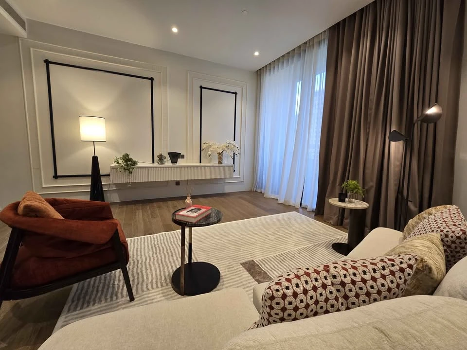 For rent: Muniq Langsuan, open view room, high floor, fully furnished, pet friendly. Animal lovers, don't miss out!