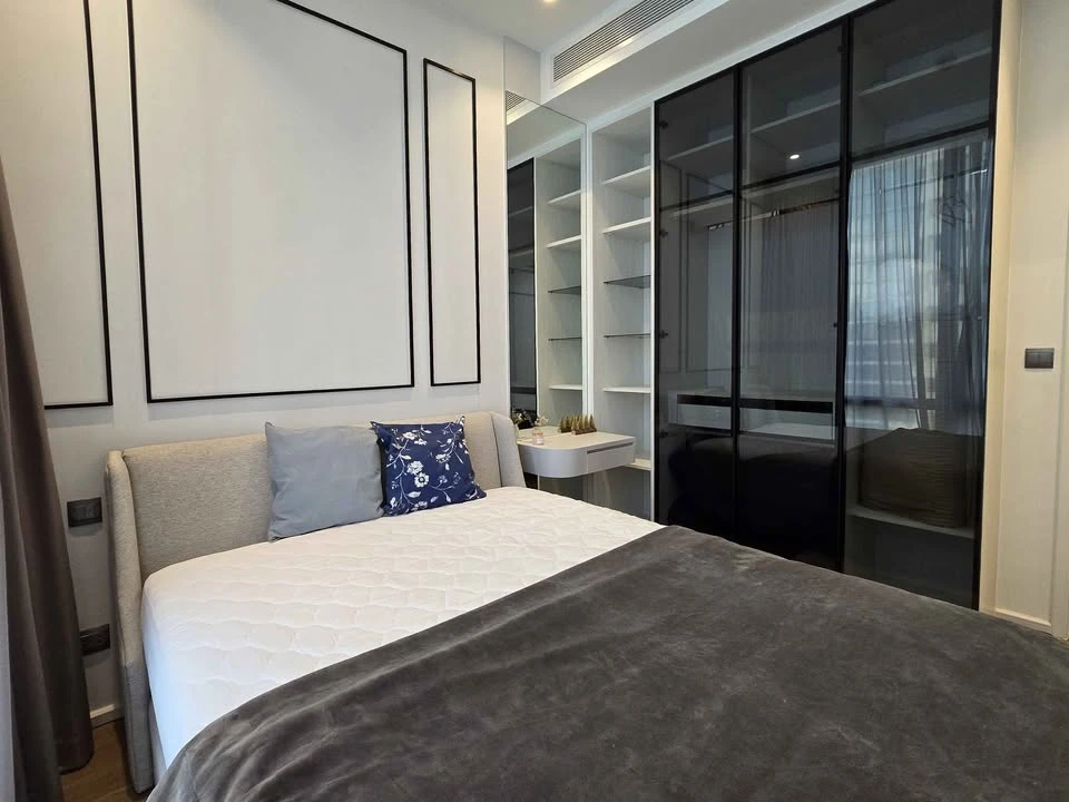 For rent: Muniq Langsuan, open view room, high floor, fully furnished, pet friendly. Animal lovers, don't miss out!