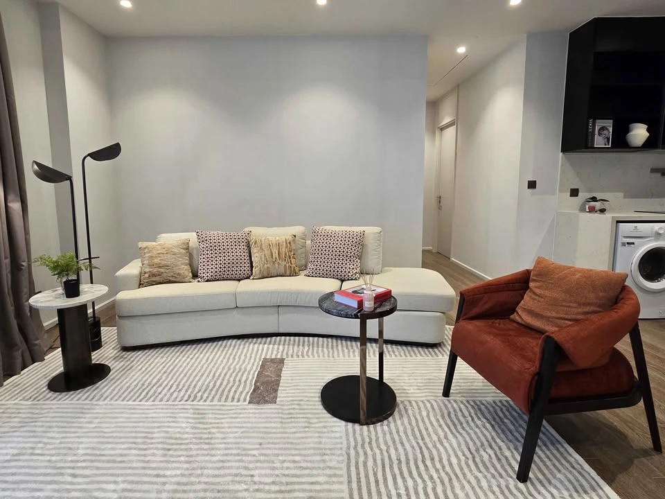 For rent: Muniq Langsuan, open view room, high floor, fully furnished, pet friendly. Animal lovers, don't miss out!
