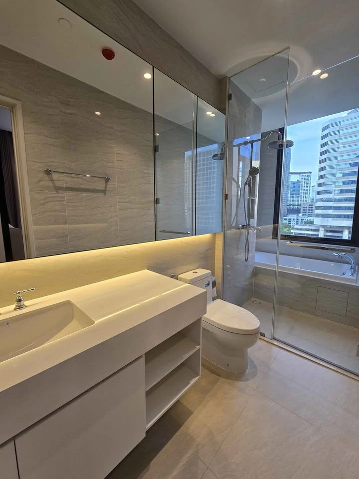 For rent: Muniq Langsuan, open view room, high floor, fully furnished, pet friendly. Animal lovers, don't miss out!