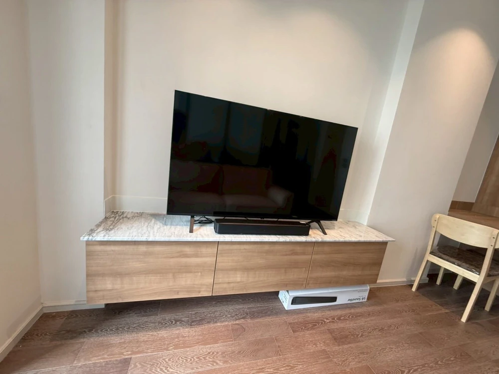 For rent: MUNIQ Sukhumvit 23, 1 bedroom, 1 bathroom, spacious living area, fully furnished. Book now!