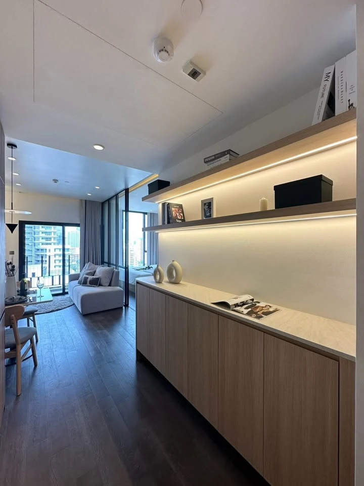 For rent: MUNIQ Sukhumvit 23, pet friendly, unblocked view, built-in furniture, complete electrical appliances, ready to move in