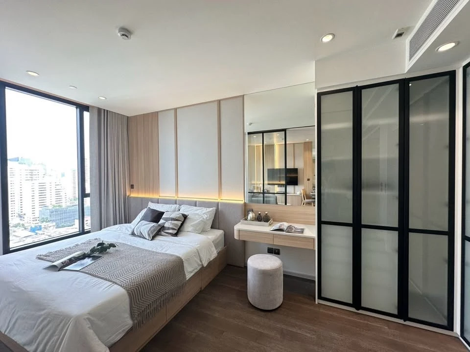 For rent: MUNIQ Sukhumvit 23, pet friendly, unblocked view, built-in furniture, complete electrical appliances, ready to move in