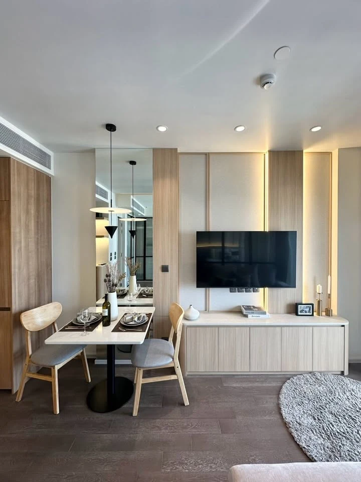 For rent: MUNIQ Sukhumvit 23, pet friendly, unblocked view, built-in furniture, complete electrical appliances, ready to move in