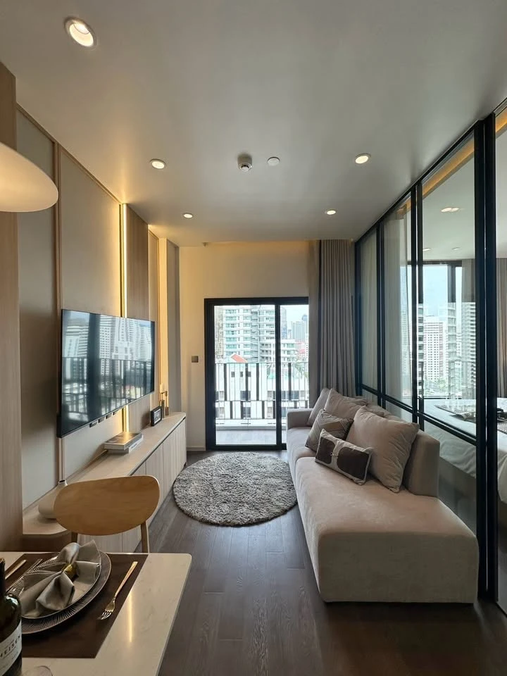 For rent: MUNIQ Sukhumvit 23, pet friendly, unblocked view, built-in furniture, complete electrical appliances, ready to move in