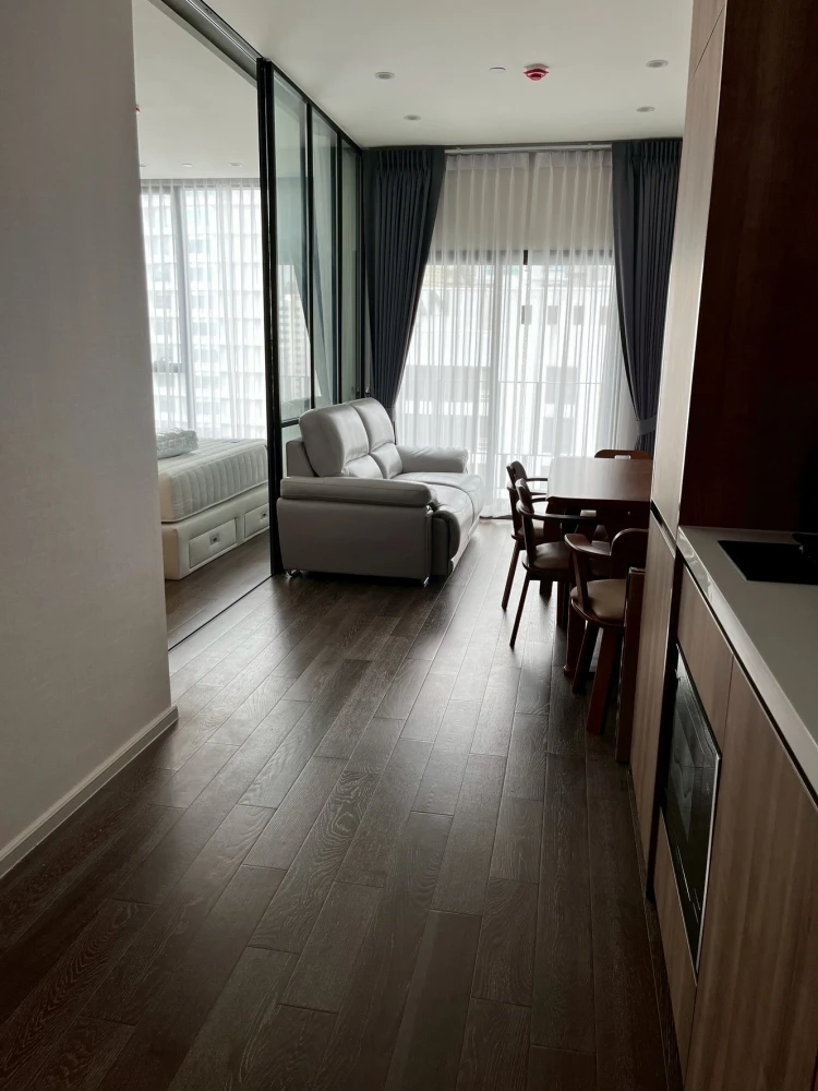 For rent: MUNIQ Sukhumvit 23, 17th floor. Nice, fully furnished unit. Book now, don't wait!