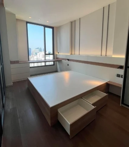 For Rent: MUNIQ Sukhumvit 23, 26th floor. High floor, great view, fully furnished. Book now!