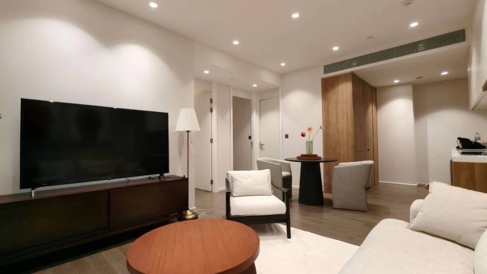 For rent: MUNIQ Sukhumvit 23, 27th floor, fully furnished. Book now!