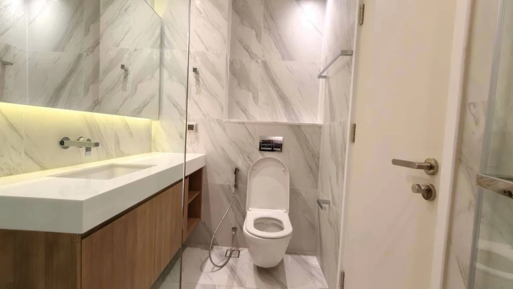 For rent: MUNIQ Sukhumvit 23, 27th floor, fully furnished. Book now!