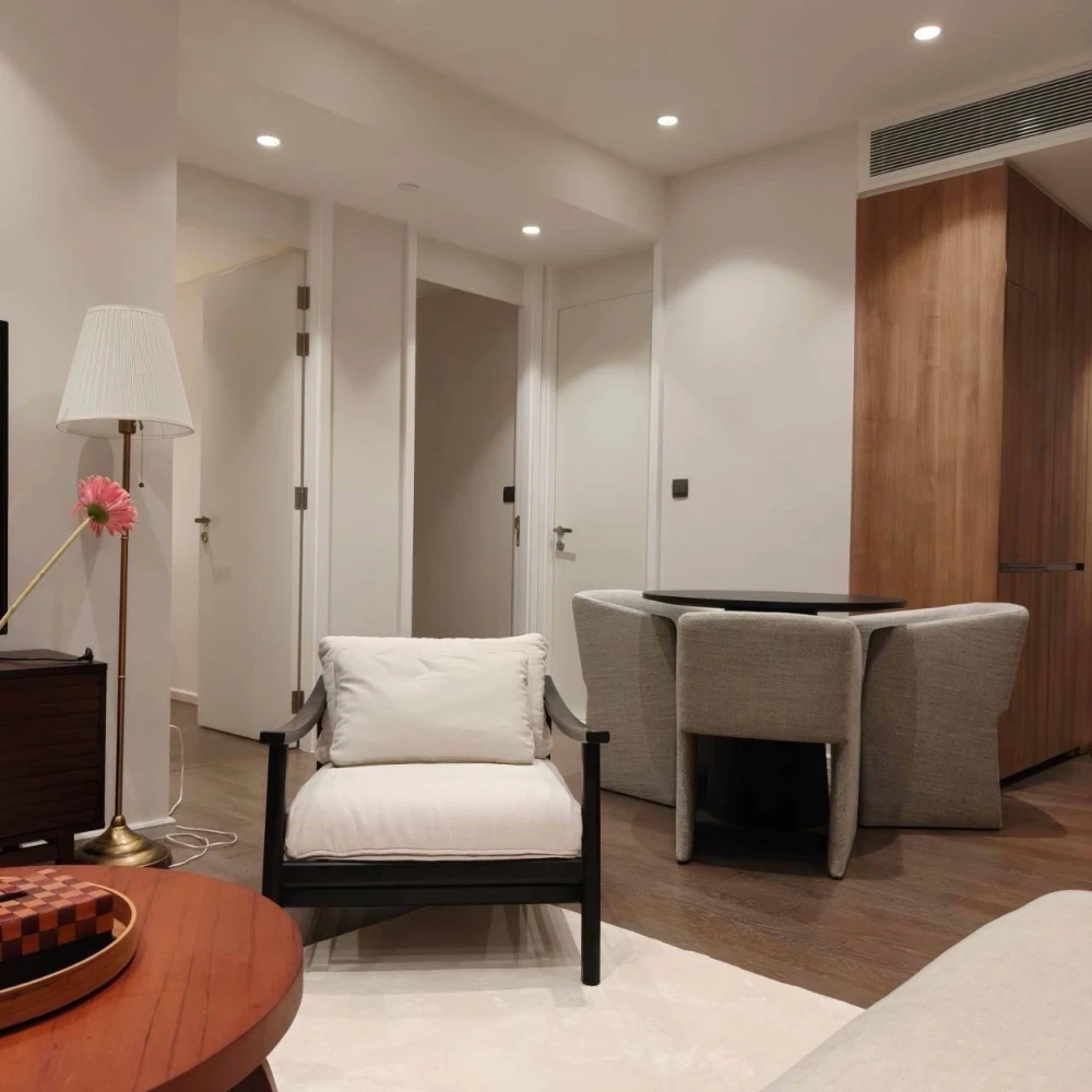 For rent: MUNIQ Sukhumvit 23, 27th floor, fully furnished. Book now!