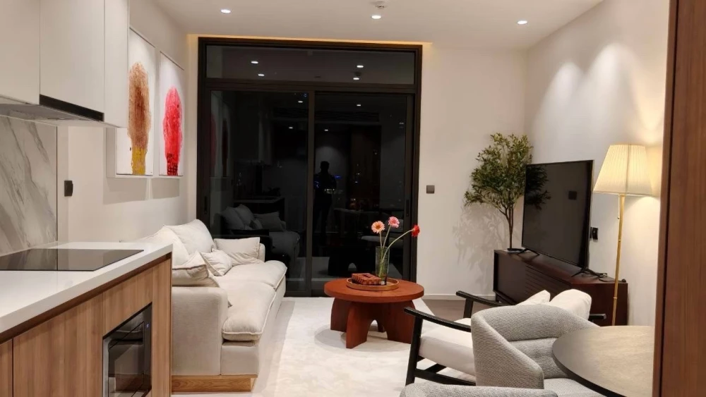For rent: MUNIQ Sukhumvit 23, 27th floor, fully furnished. Book now!