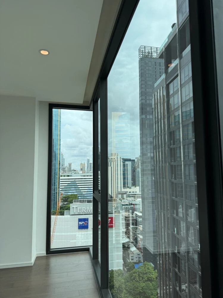 For rent: MUNIQ Sukhumvit 23, 27th floor, fully furnished. Book now!