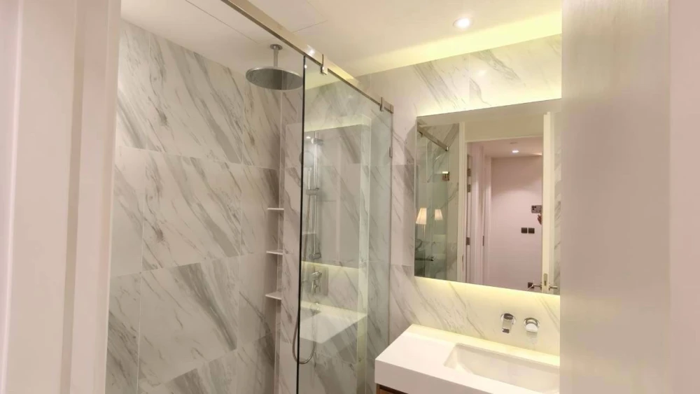 For rent: MUNIQ Sukhumvit 23, 27th floor, fully furnished. Book now!