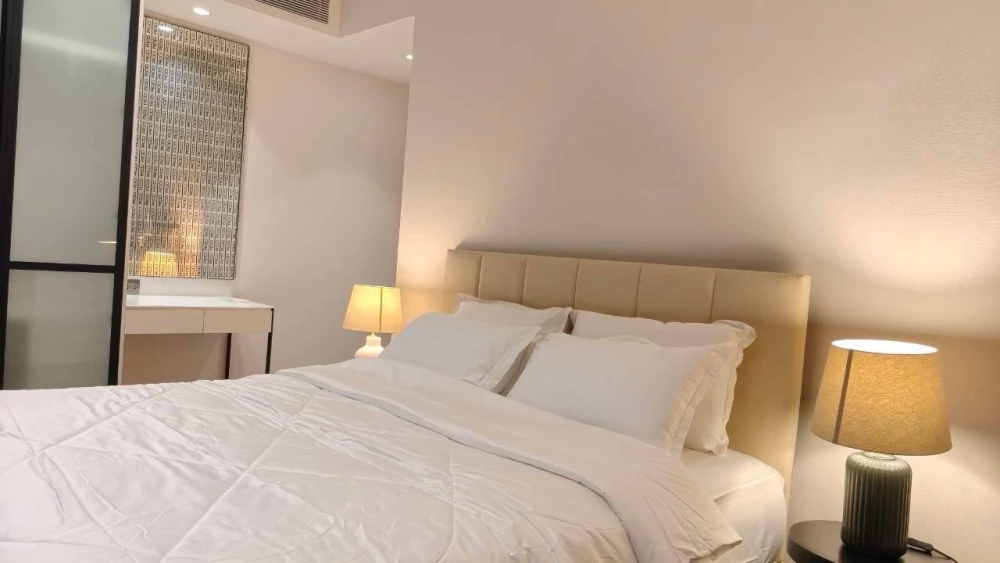 For rent: MUNIQ Sukhumvit 23, 27th floor, fully furnished. Book now!